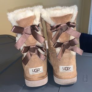 UGG Bailey Bow Chesnut